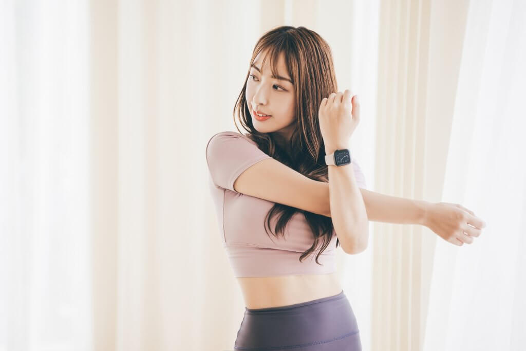 ストレッチする女性