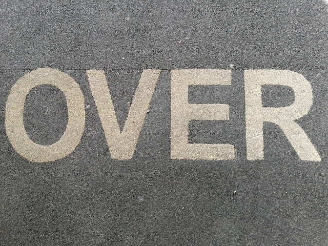 OVERのロゴ