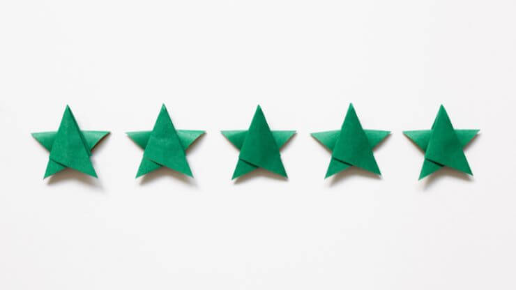 緑色の折り紙で作った5つの星