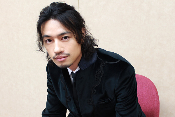 「時代が違っても…」“長男”・斎藤工が語る、TAKAHIRO&登坂広臣“弟たち”の本質