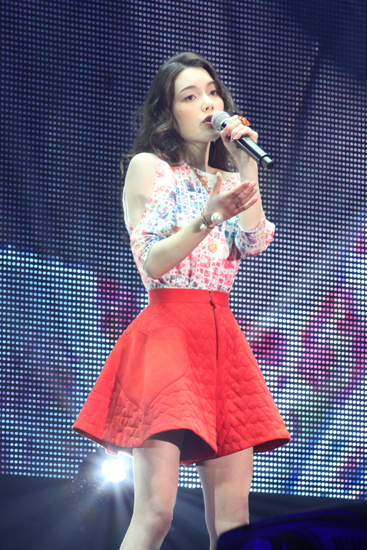 安田レイ、春を感じさせるナンバーに会場は一体に…-TGC'14 S/S Report-