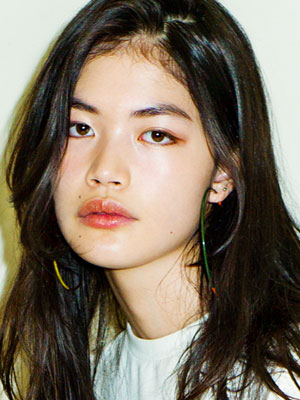 凛とした表情に釘付け!女が憧れるモデル福士リナ