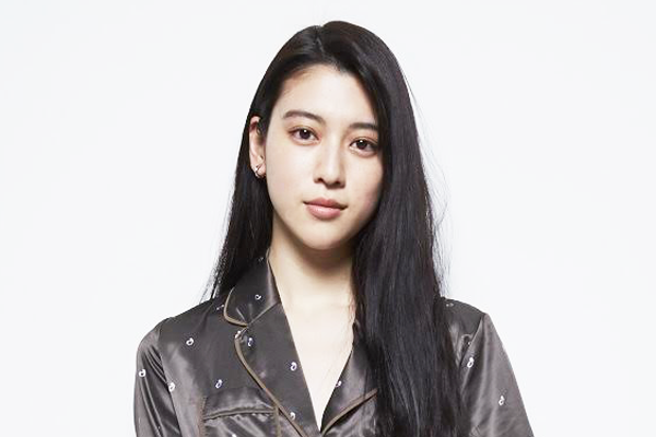 三吉彩花キレイな黒髪ロングが際立つ 艶感トレンドワンピが可愛い Girlswalker ガールズウォーカー 三吉彩花キレイな黒髪ロングが際立つ 艶感トレンドワンピが可愛い Girlswalker ガールズウォーカー