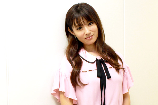 超高速ならぬ超低速?深田恭子の“真面目に投稿中”にキュン♡