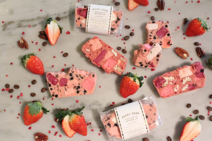 ピンクがテーマ ベリー×ホワイトチョコのパパブブレ・バレンタインチョコ