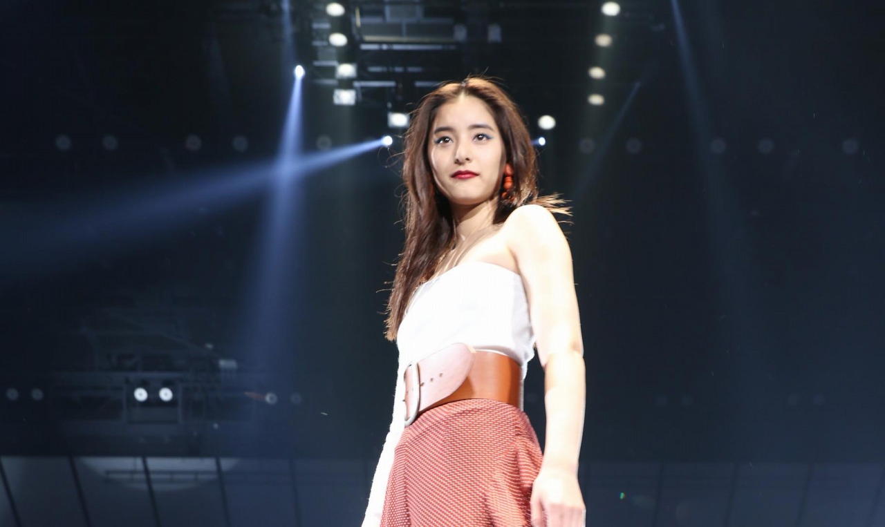 【独占公開】「SLY」ステージで新木優子らが着用した春夏最旬アイテムを指一本で即買い♡TGC’18SSショッピングムービー