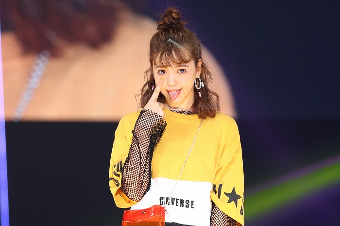 〈TGCステージアイテムを即買い可♡〉藤田ニコル、横田真悠、池田美優のスポーツMIXなフェススタイルは元気いっぱい♡〈WEGO〉