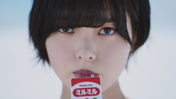 力強い視線に釘付け 欅坂46・平手友梨奈、「ミルミル」8年ぶりの新CMに出演