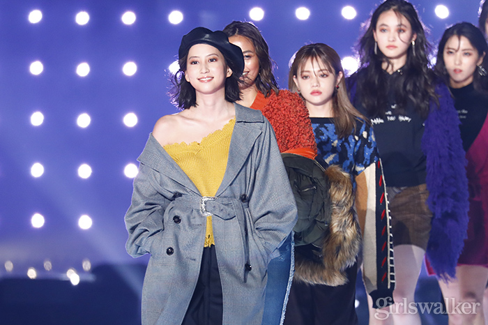 最旬コーデをそのまま即買い可♡ 河北麻友子、楓らが着こなす「EVRIS」ステージ動画公開〈TGC2018 A/W〉