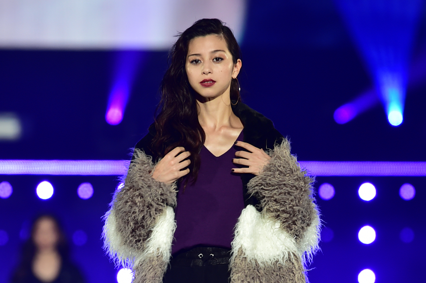 最旬コーデをそのまま即買い可♡ 中条あやみ、横田真悠らが着こなす「EGOIST」ステージ動画を公開〈TGC2018 A/W〉