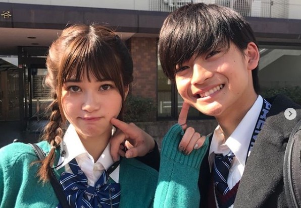 “オオカミくん”人気コンビ 生見愛瑠&高橋文哉のカップルショット!?に視線集中