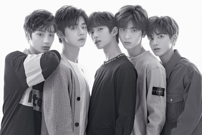 “BTS(防弾少年団)弟分”グループ TXTがお披露目「顔面偏差値高すぎ」と反響