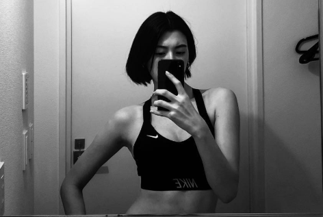 三吉彩花、美しすぎる腹筋披露に反響「最高級のボディ」「美の塊」