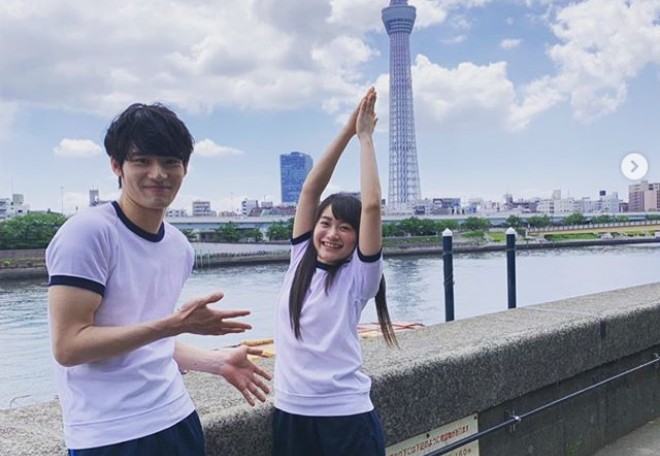 岡田健史、たくましい上腕二頭筋にファン興奮「ぶら下がりたい」