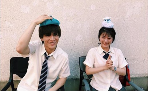 高畑充希&岩田剛典 制服2ショットにファン「全然アウトじゃない!」