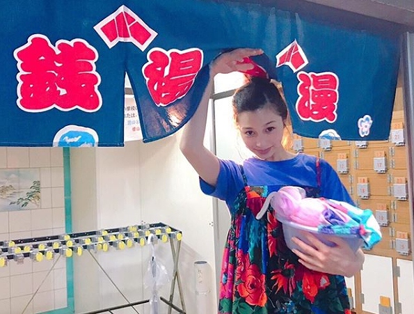 中条あやみ、アップヘアの“湯上がり姿”に反響「色っぽすぎて気絶」「女でも惚れる」