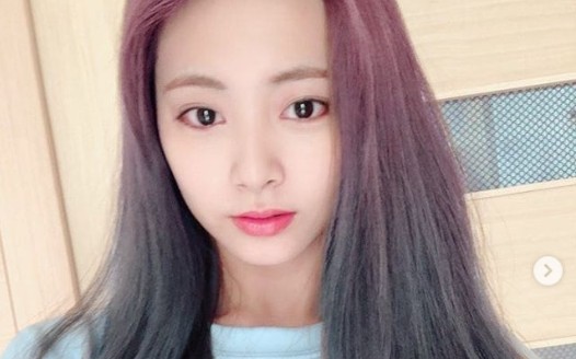 世界で最も美しい顔2位のTWICEツウィ、マーメイドヘアに!? 美貌際立つ