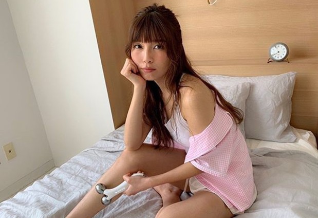 AAA宇野実彩子、セクシー美脚&美肩の大胆露出に反響「色っぽい!」「神」