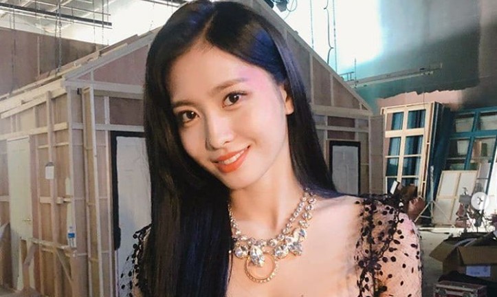 TWICEモモ、シースルー衣装で大胆胸元披露!美貌に賞賛の嵐「神ショット」