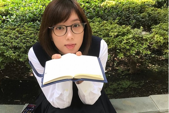 ドラマ『チート』本田翼の舌出しショットに「鬼可愛い」の声