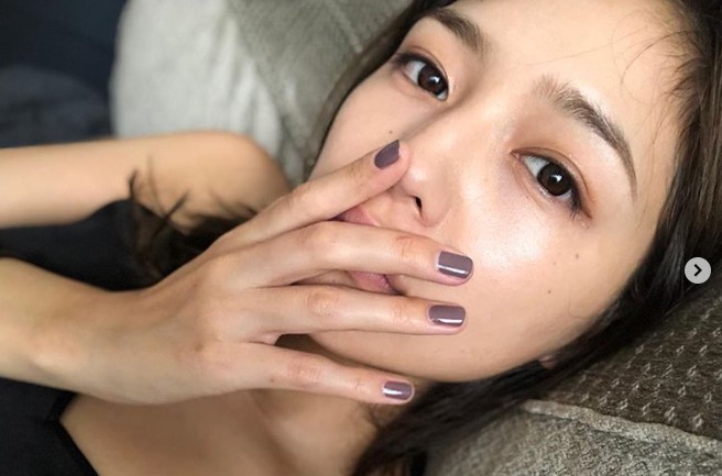 川口春奈、溢れる透明感…美しすぎるアップ写真に「肌ツルツル」「色っぽい」の声