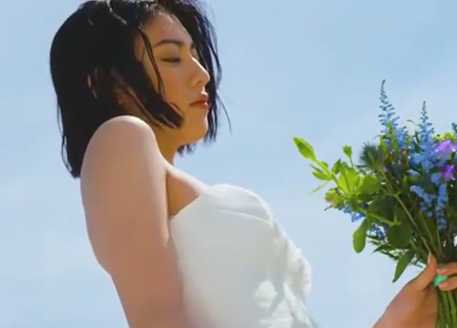 三吉彩花、神々しいウエディングドレス姿に絶賛の声「女神ですか?」