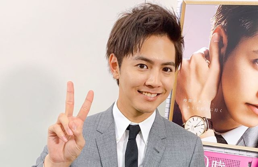 片寄涼太、短髪デコ出しヘア披露にファン惚れ惚れ「どタイプ」「爽やかさ2000%」