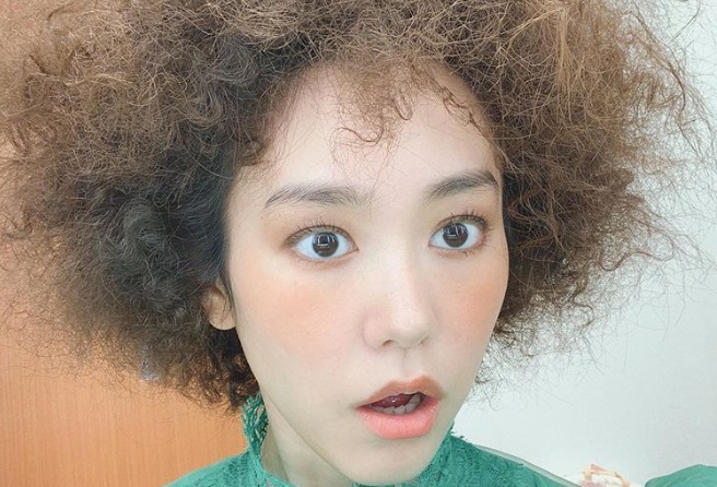 桐谷美玲、鳥の巣ヘアに変身!「どんなスタイルも似合う」「爆発しても美人」と称賛の声