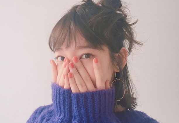 吉岡里帆、チラリと覗く背中にファンうっとり「美しい」「このセーターはズル過ぎ」