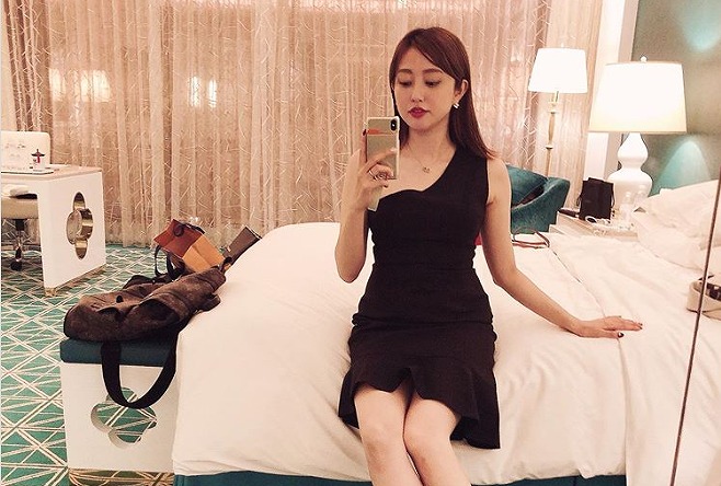 菊地亜美、美脚際立つブラックミニドレス姿に反響「超絶綺麗」「色気出てる」