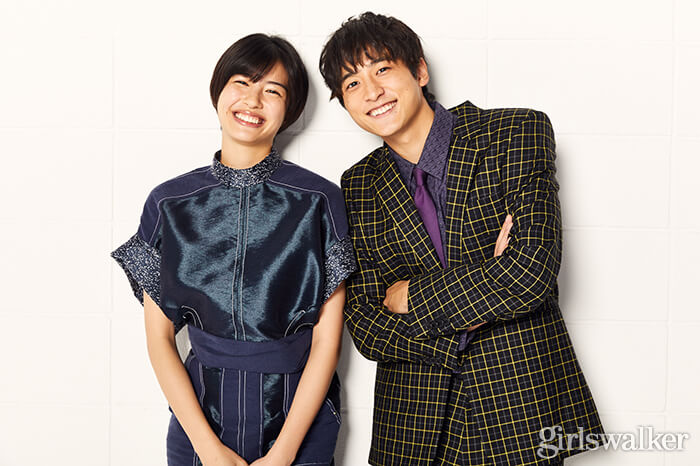 佐久間由衣&小関裕太、恋愛の“モテテク”は? <映画『“隠れビッチ”やってました。』>