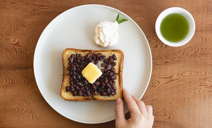 食べられるのは1月の土日祝だけ！極上サクフワの「あんバタートースト」×お茶のペアリングで贅沢な時間を