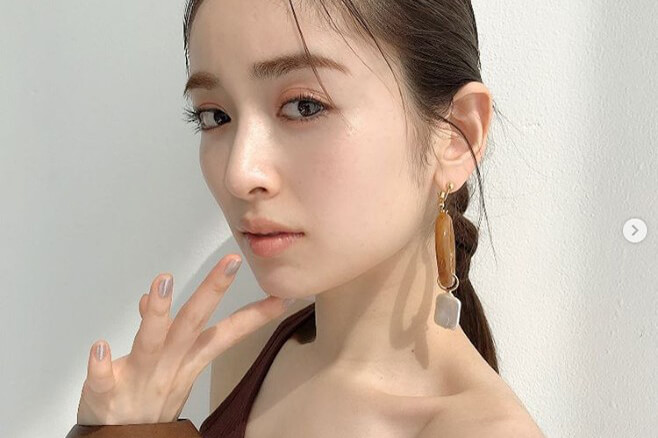 泉里香 デコルテ 美肩あらわなワンショルコーデでヘルシーな魅力が爆発 Girlswalker ガールズウォーカー 泉里香 デコルテ 美肩あらわなワンショルコーデでヘルシーな魅力が爆発 Girlswalker ガールズウォーカー