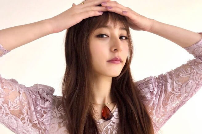 新木優子、前髪切った!? キュートなオフショットに反響「いつもと違う雰囲気」「可愛い」 girlswalker｜ガールズウォーカー